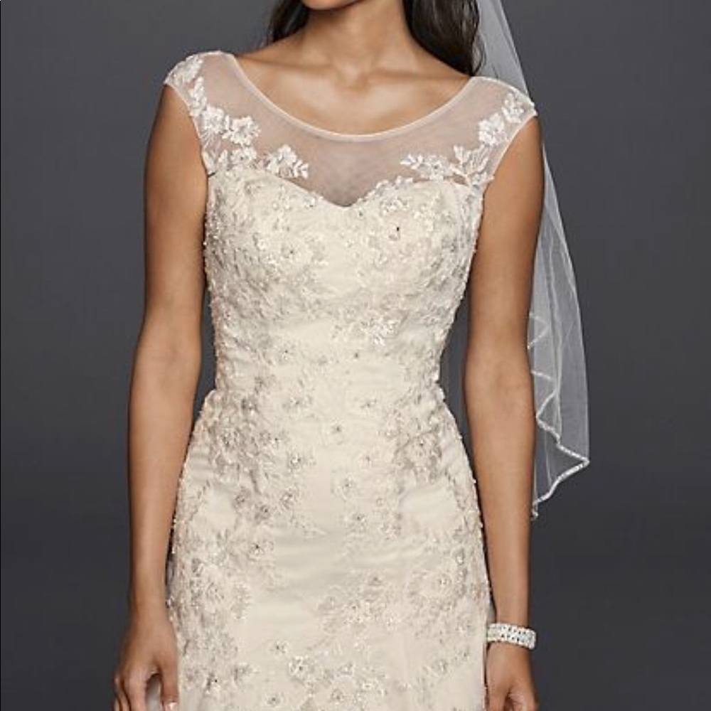 WEDDING DRESS WITH LACE APPLIQUE 8